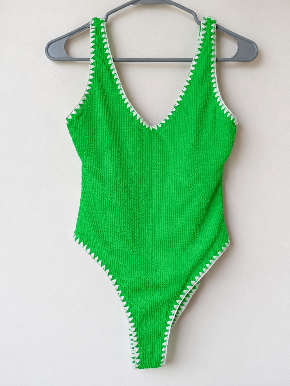 bebe Textured One-Piece Swimsuit – Size M – New